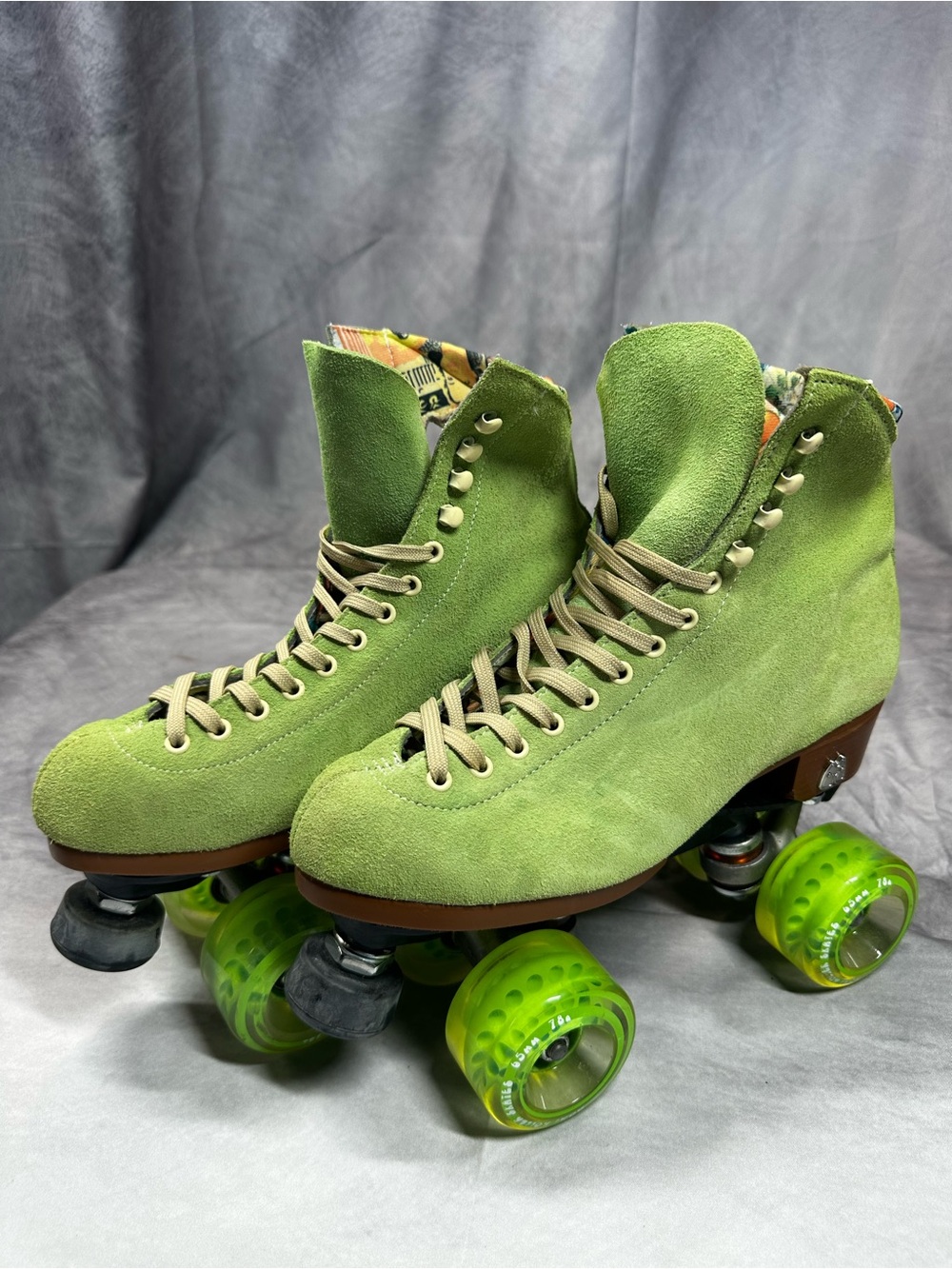 Top Rated Moxi Lolly Melon Green Suede Roller Skates Women’s Size 5 (6-6.5)